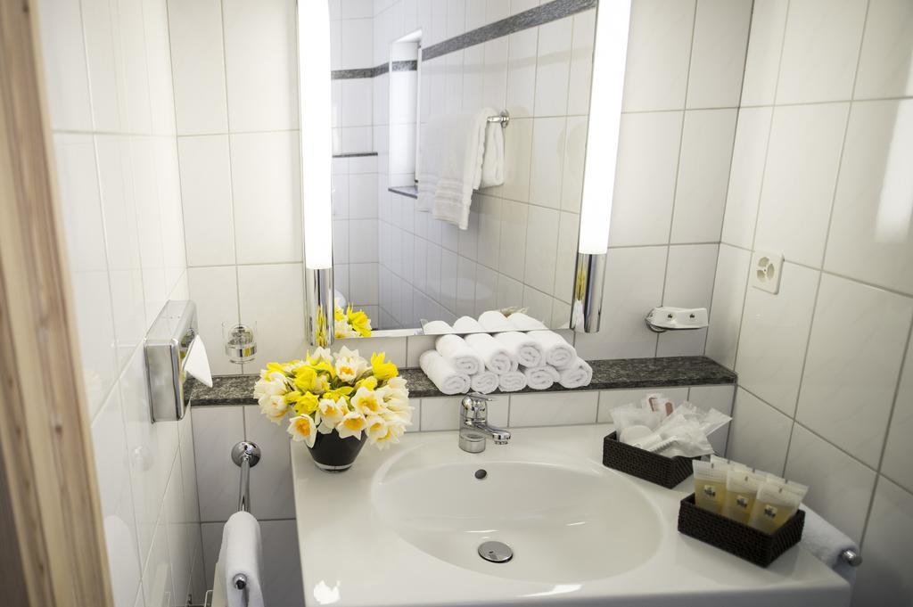 Hotel Weiss Kreuz Malans מראה חיצוני תמונה